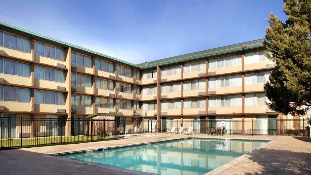 Plaza Hotel Denver Central Екстер'єр фото