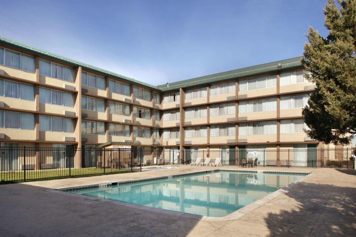 Plaza Hotel Denver Central Екстер'єр фото