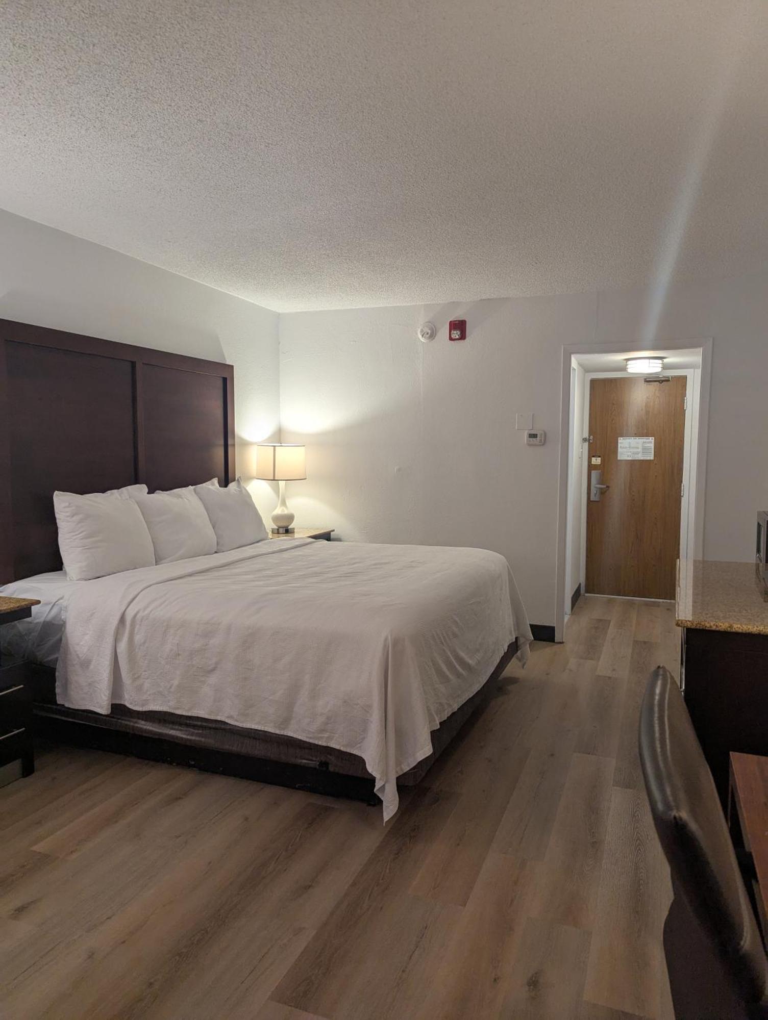 Plaza Hotel Denver Central Екстер'єр фото