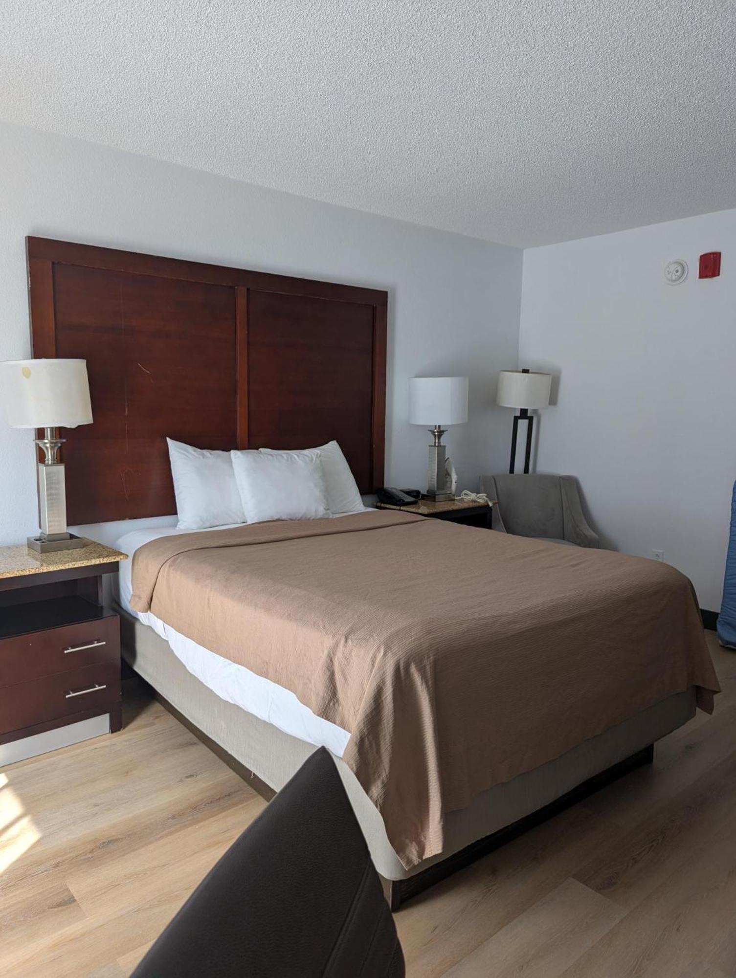 Plaza Hotel Denver Central Екстер'єр фото